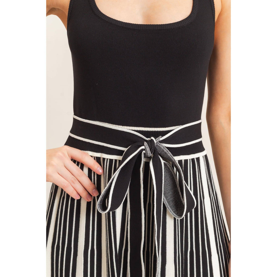 Black Sleeveless Scoop Neck Dress