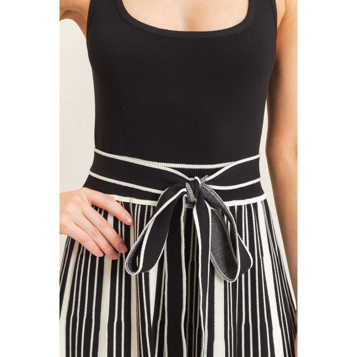 Black Sleeveless Scoop Neck Dress